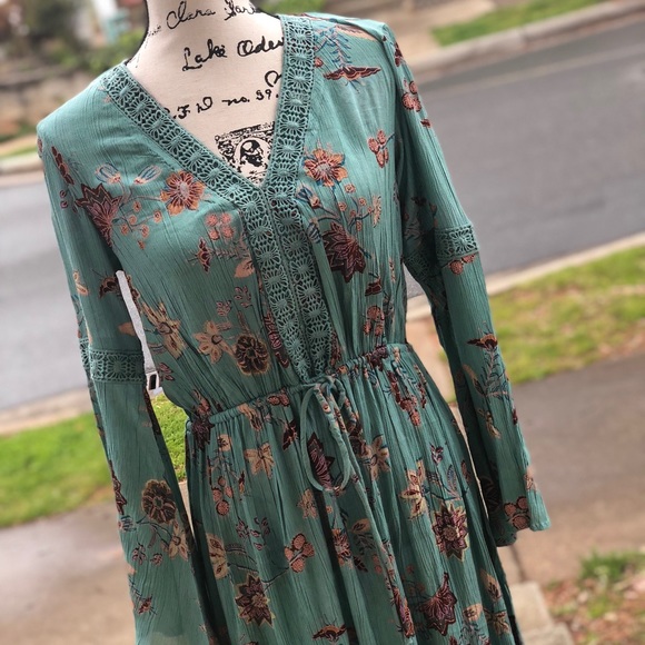 HP✨Beautiful Bohemian Floral Maxi Dress NWT - Picture 2 of 6